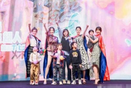 四大辣妈比美 贾静雯抱Bo妞胜出 霍思燕美腿抢镜