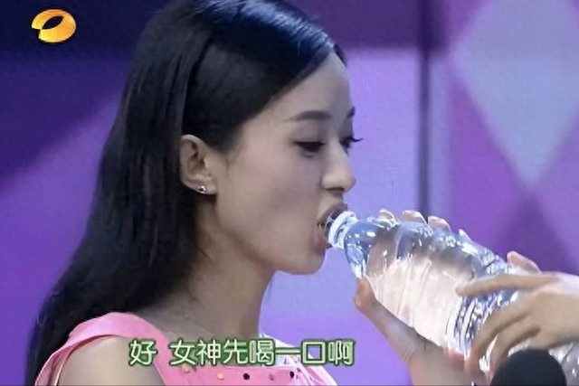 林妙可,丰胸门、陪酒门、炫富门,为啥人们总跟这个小女孩过不去