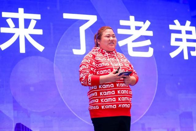 拥有超百万粉丝,天天笑脸迎人喊“来了老弟”,今天在哈尔滨哭了……