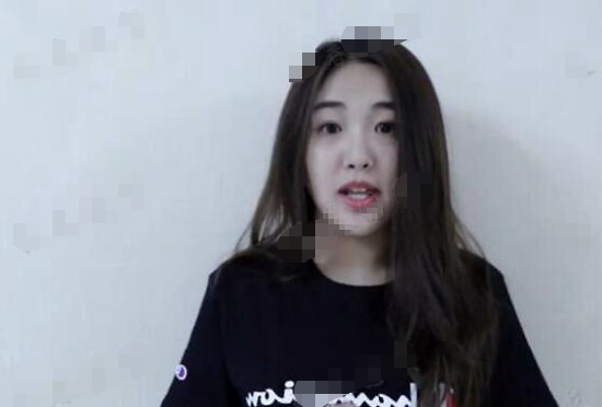 刘纯燕21岁女儿罕曝光!小黑妞逆袭高颜值女神,男友更是高大帅气
