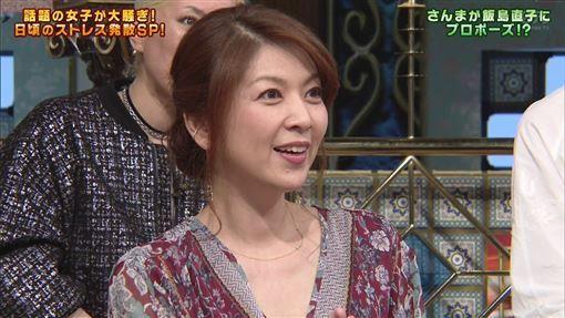 51岁知名女星传婚变!富豪老公当街拥吻年轻小三,曝已离婚欲复出