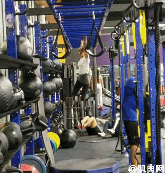 71岁“少女”穿比基尼跳舞,被吐槽:过于性感,为老不尊