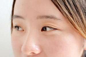 暗黄(皮肤暗黄和5个原因有关，不想变成黄脸婆做好7件事)