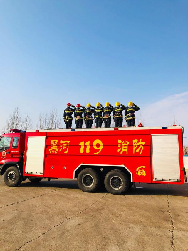 拥有超百万粉丝,天天笑脸迎人喊“来了老弟”,今天在哈尔滨哭了……
