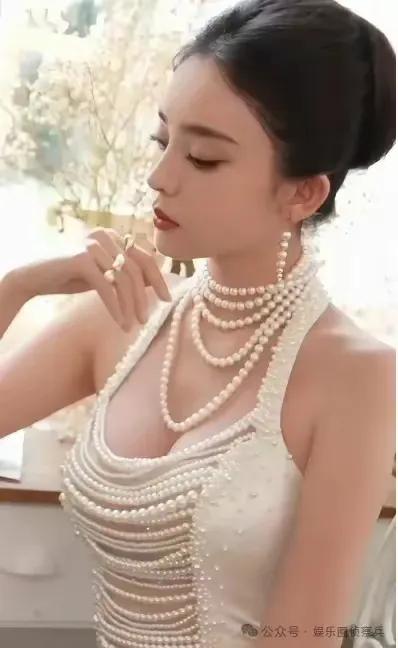 古力娜扎大胸写真照曝光,网友:第四张谁能顶得住?看了尴尬