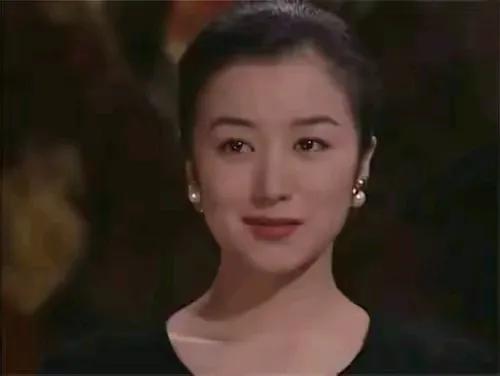情妇脸」铃木京香，魅感人心！这身材和演技，让人无话可说