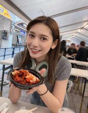 安洁拉芽衣(安洁拉芽衣：日菲混血，身材不错)