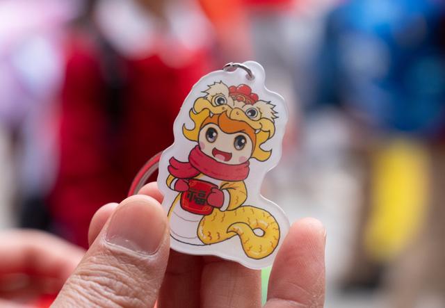 机器狗、哪吒、醒狮齐上阵!广州中小学开学现场“花式整活”→