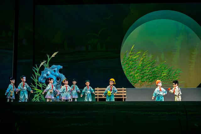 紫金文化艺术节·对话主创|木偶剧《东方白鹳》:人和鸟儿的“爱与奔赴”