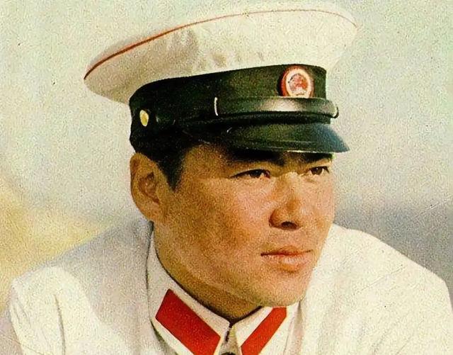 著名演员颜世魁:一生苦难,68岁单身无子嗣,老母亲直言不敢老去