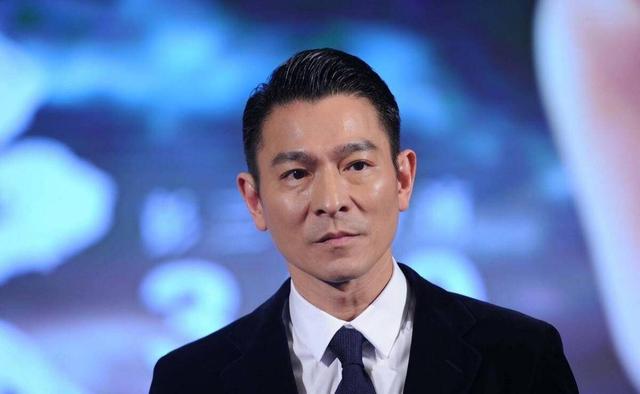 刘德华本人现身体育馆被偶遇,真实身高被质疑