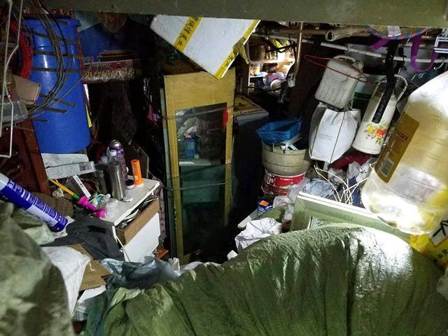 死在120吨垃圾旁边的囤积癖绅士,打破“穷人才捡垃圾”的误解