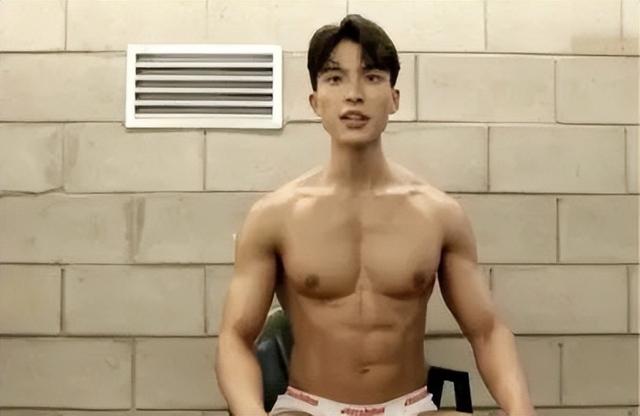 韩国男人的“双开门”身材?他们的肩膀为什么这么宽…