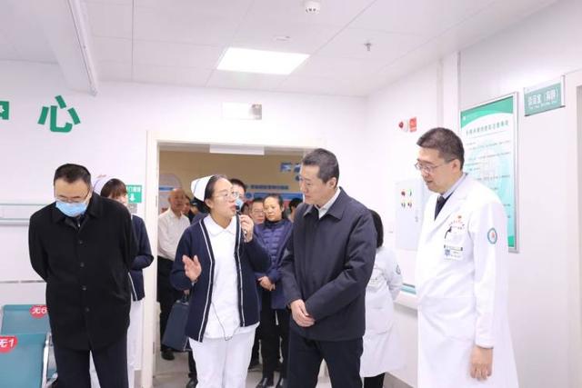 健康中国看山西:省卫健委副主任舒言一行莅临大同市第五人民医院开展调研指导工作