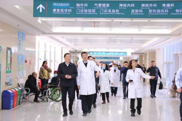 健康中国看山西:省卫健委副主任舒言一行莅临大同市第五人民医院开展调研指导工作