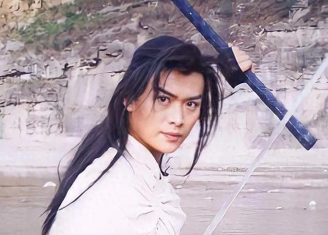 黄海冰:不接受前妻丁克,靠“蹭饭”娶到小12岁娇妻,如今怎样?