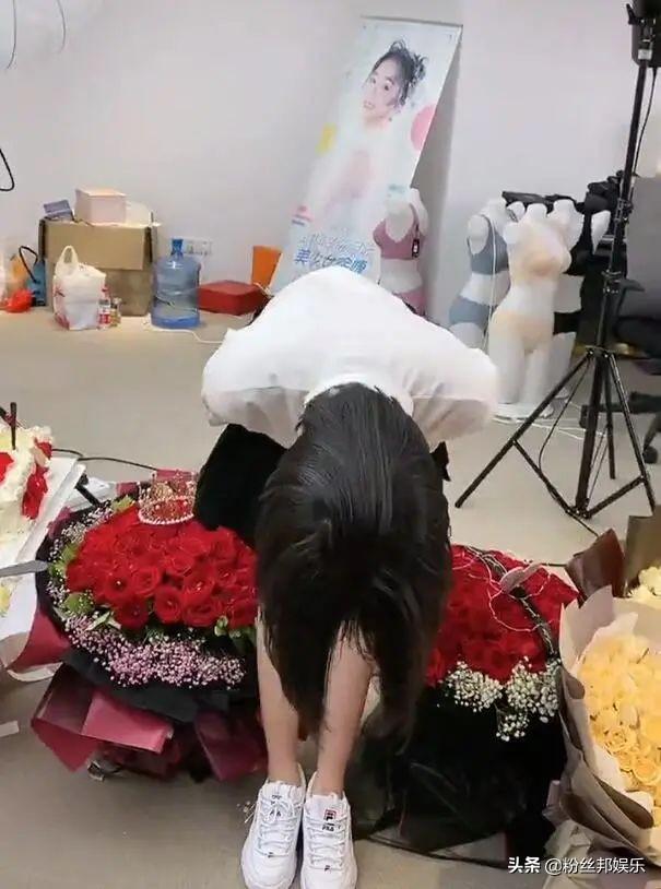 徐婕带货首秀破2亿,都是师父师兄功劳,辛巴评价成不了A级主播