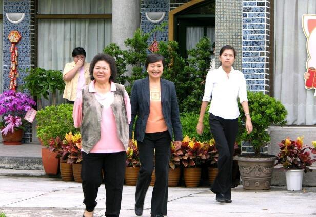 韩国瑜真是民进党“克星”!因这一件事,就把蔡英文、陈菊、赖清德的丑事都翻出来了