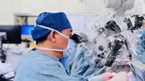 斗眼(女子车祸致“斗鸡眼”，求医无门上海医生用了种很新的技术成功治愈)