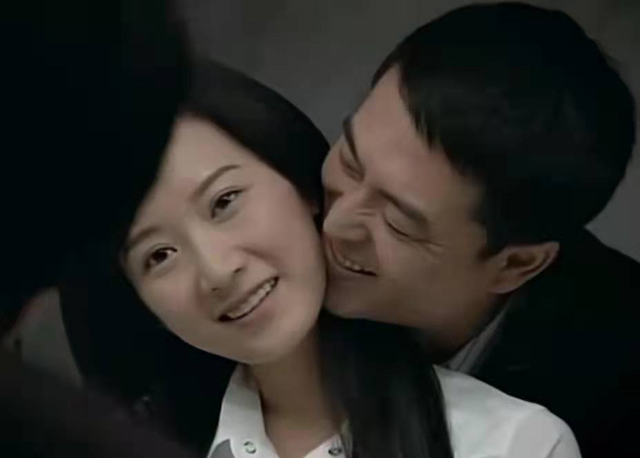 重温《蜗居》原著才懂,为啥42岁的宋思明对25岁的海藻如此痴迷?