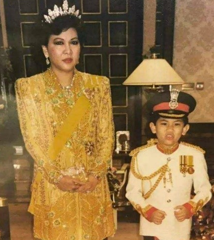 文莱最帅王子堪比哈曼丹:母亲和王后平起平坐,准王妃是豪门千金