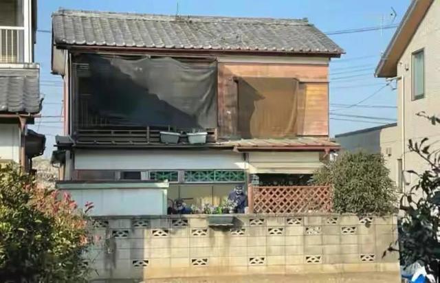 日本男孩被亲妈藏尸榻榻米,警方:那是恶魔之家,失踪好多人
