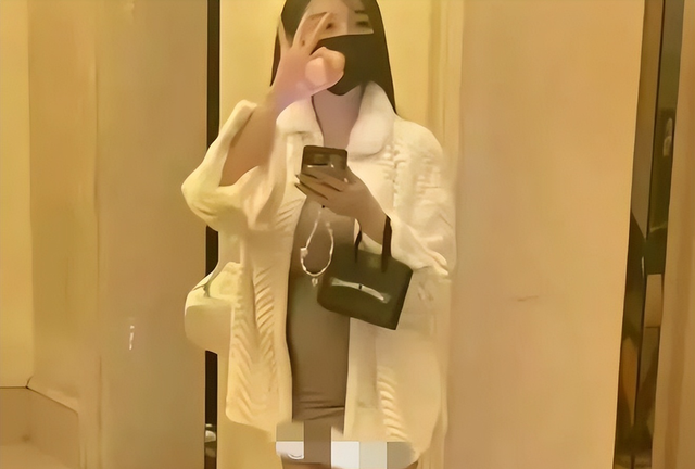 叶珂黄晓明分手后首露面,孕晚期大肚引关注