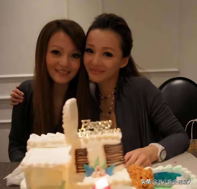 昙花一现的明星家属,靠姐姐出道,自己却没真本事,只能被淘汰