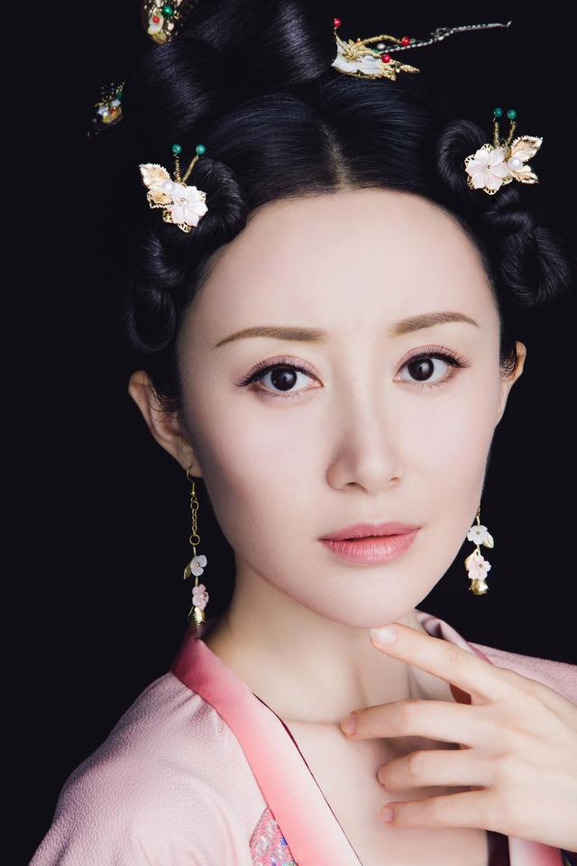 舒畅《大唐荣耀》饰 慕容林致，蕙质兰心，生性温婉、善良、端庄