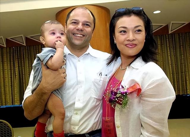 湖北演员史可,二婚远嫁大9岁瑞士亿万富翁,年轻时艳压巩俐!