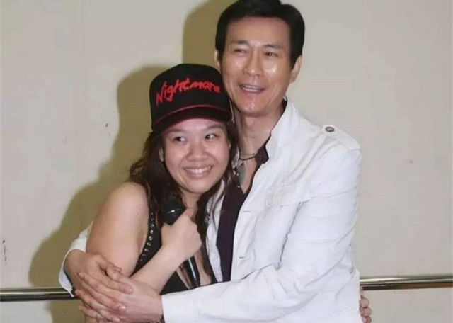 郑少秋女儿自称瘦了一圈,不用节食就能轻松减肥,网友:看不出来