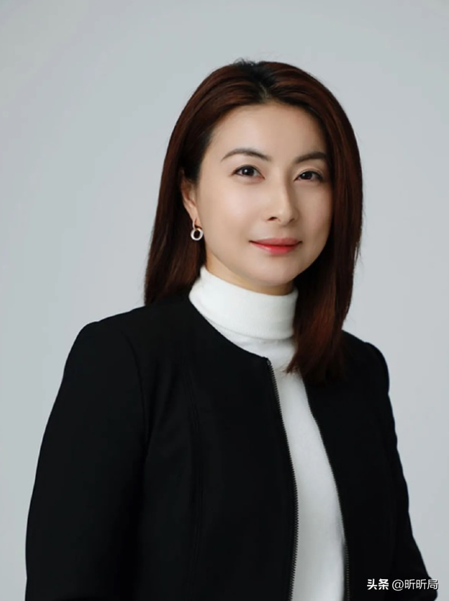 看清楚了郭晶晶的四重身份后,终于明白霍启刚为何非她不娶了