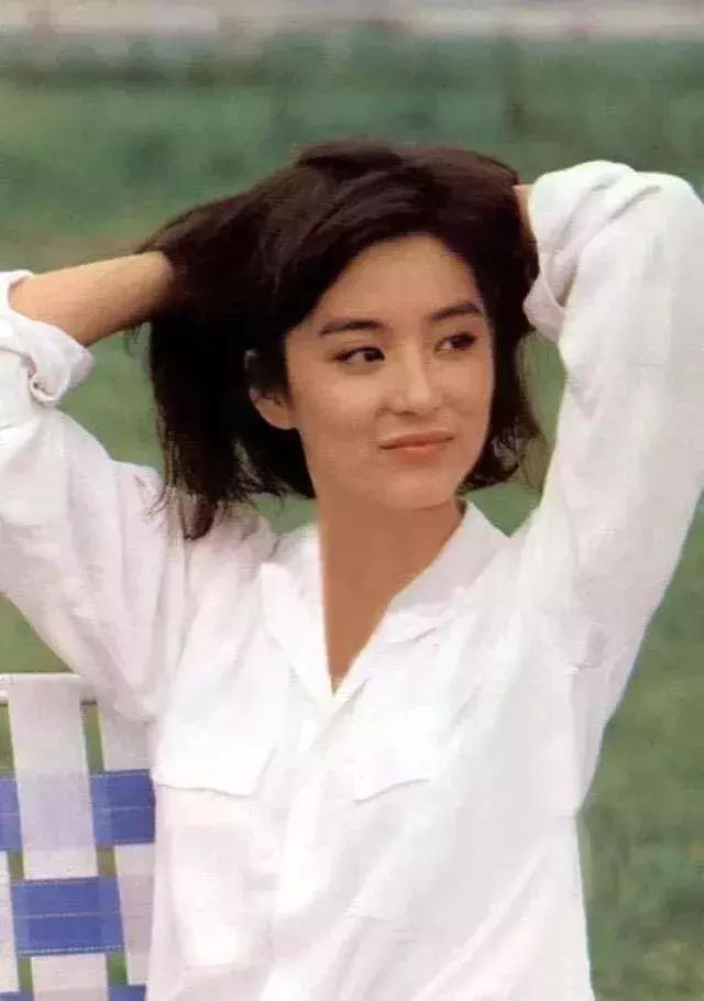 林青霞18岁女儿素颜照曝光,被夸像妈妈!马上有网友不同意了