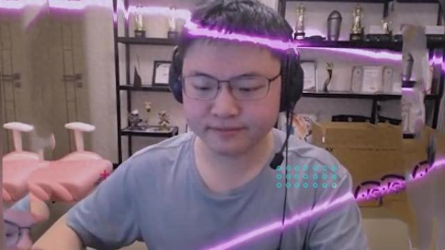 姿态直播“金屋藏娇”!RIta化身女仆侍奉,观众:你何德何能啊?