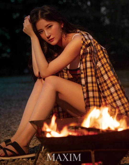 韩国啦啦队女郎金海利拍杂志写真秀完美身材