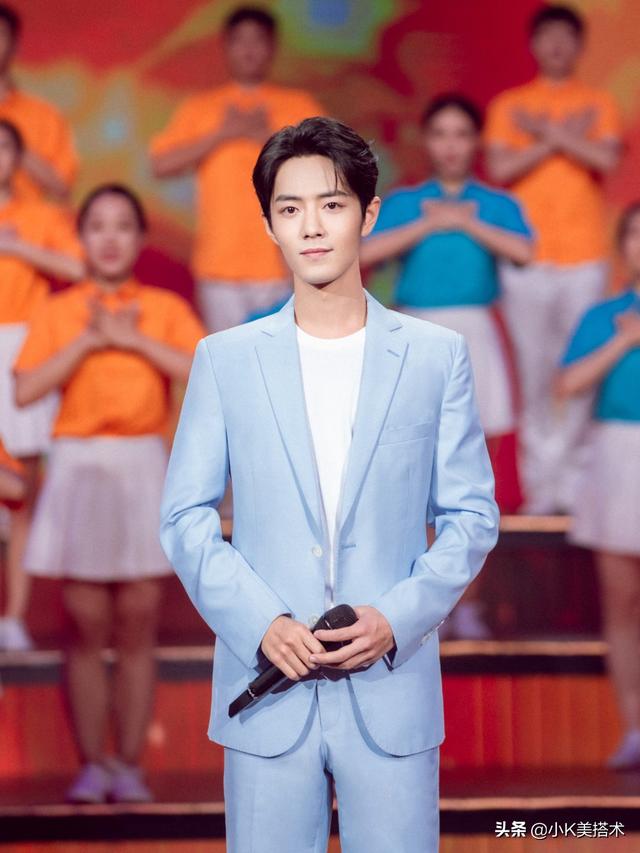 范丞丞和肖战,都是183cm,同穿一身蓝色西装,气场却大不一样