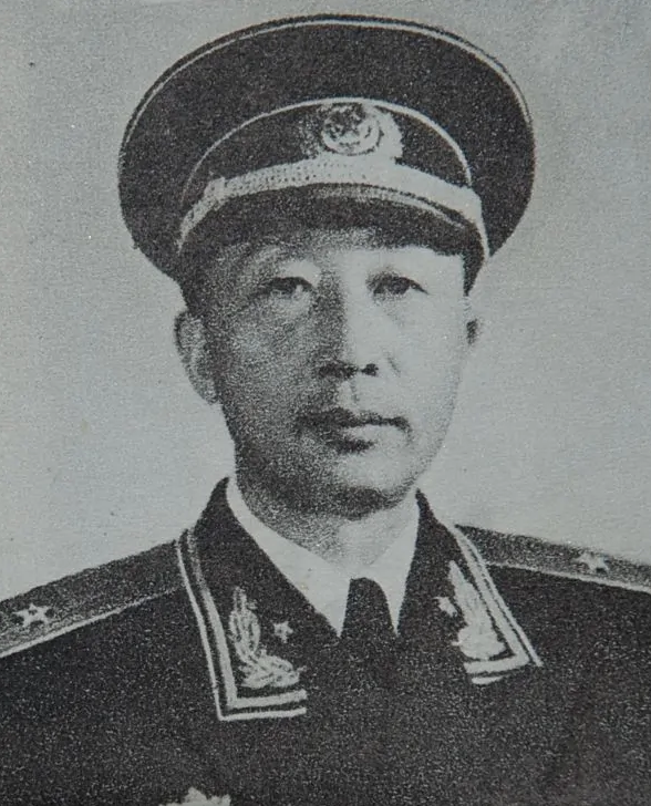 这三位共产党员均出自军阀世家：她曾获朱德赐名，却遭亲大伯杀害
