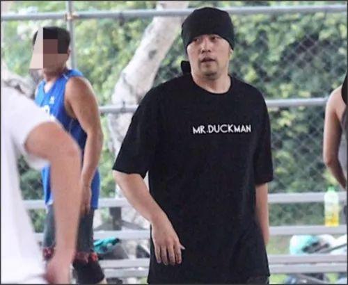 周杰伦,一个爱喝奶茶的胖子!网友把他的歌都改成了“胖”……