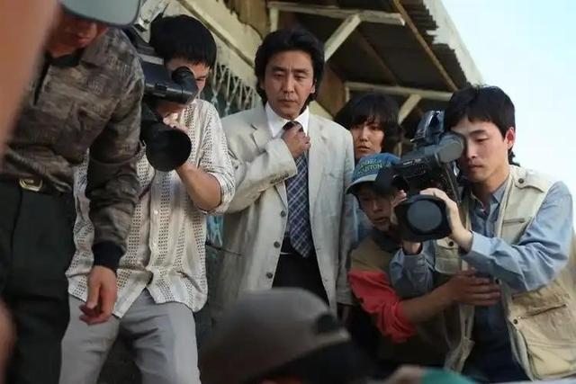 5名小学生上山抓青蛙,突然神秘失踪,11年后被发现埋尸在家门口