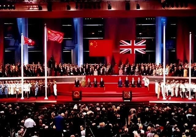 1997年我军坚持提前2小时进驻香港,中央:英军撤离暴露重大隐患
