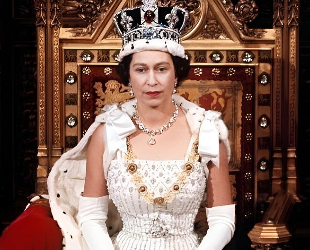 欧洲唯一实权王室，英国女王身世大揭秘，亲民领袖背后一地鸡毛
