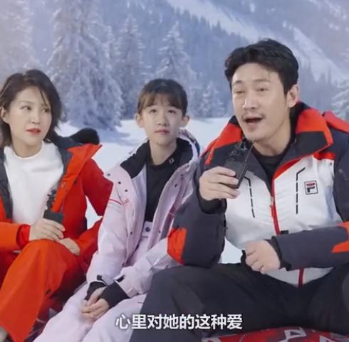 陆毅一家四口拍大片，13岁贝儿越来越美，母女逆天长腿超吸睛