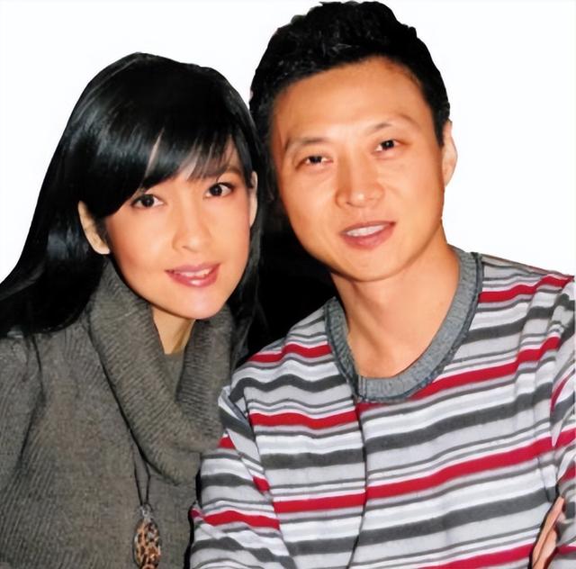 周慧敏:与倪震结婚14年,却被传净身出户,如今婚姻状况如何了?