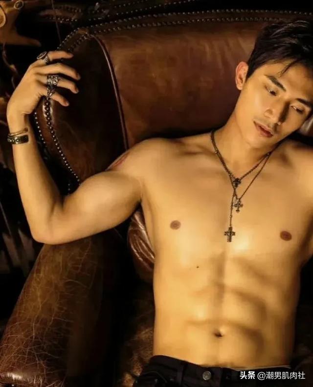 魅力四溢的肌肉猛男,你心动了吗?
