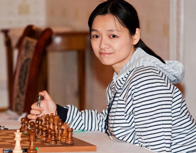 棋后诸宸:嫁卡塔尔王室后放弃中国籍,接受一夫多妻,如今后悔吗