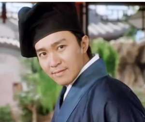 如花(周星驰老搭档“如花”露面，中风后暴瘦70多斤，走路吃力口齿不清引担忧)