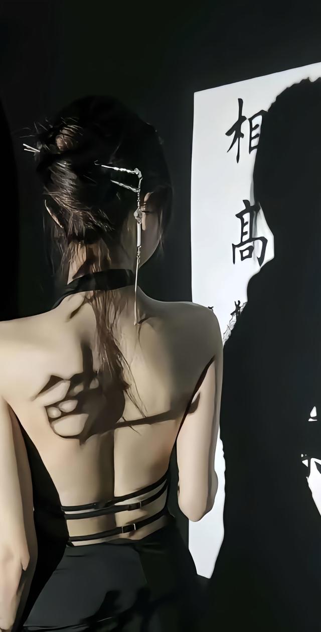 2025年该换壁纸了?壁纸分享《三十一》