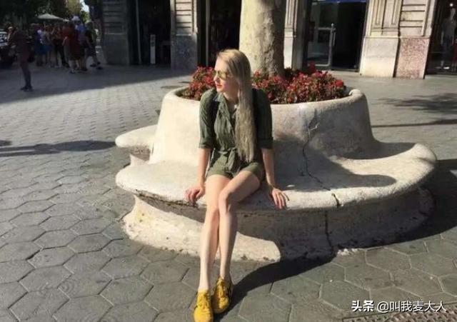 章子怡前男友火了!洋媳妇北大博士肤白貌美,混血龙凤胎实在太萌