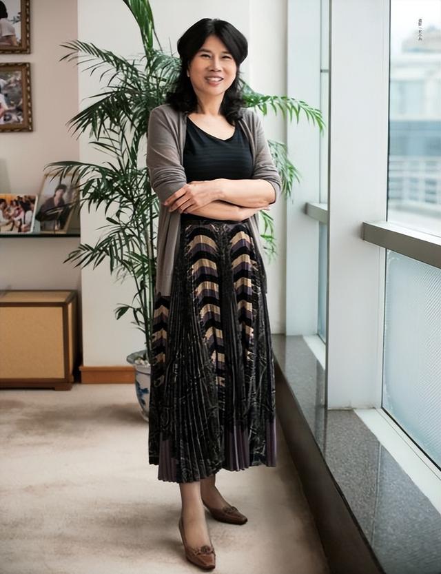 “铁娘子”董明珠:丈夫早逝至今单身,她也有普通妈妈的烦恼