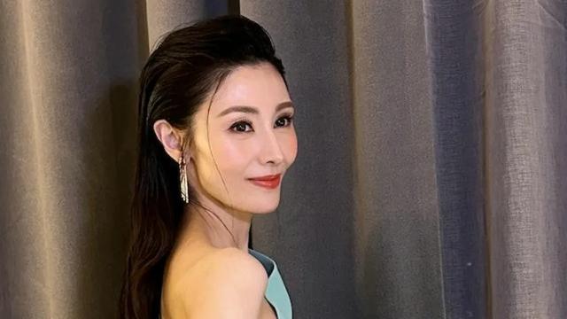 李嘉欣的豪门传奇：生育抉择与人生智慧